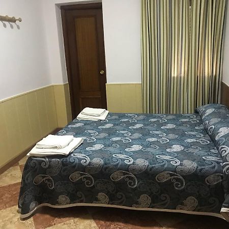 Hostal Bar San Pedro Mairena De Alcor Ngoại thất bức ảnh