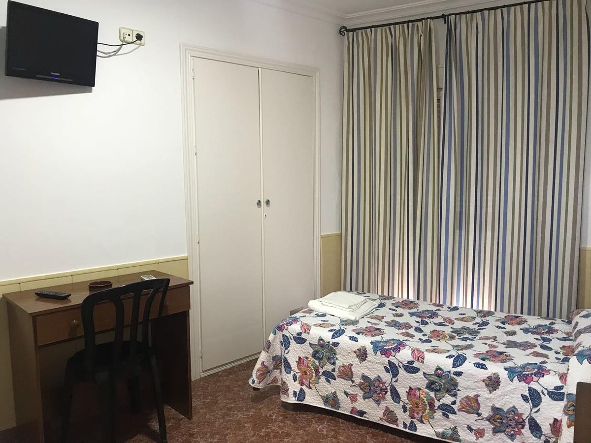 Hostal Bar San Pedro Mairena De Alcor Ngoại thất bức ảnh