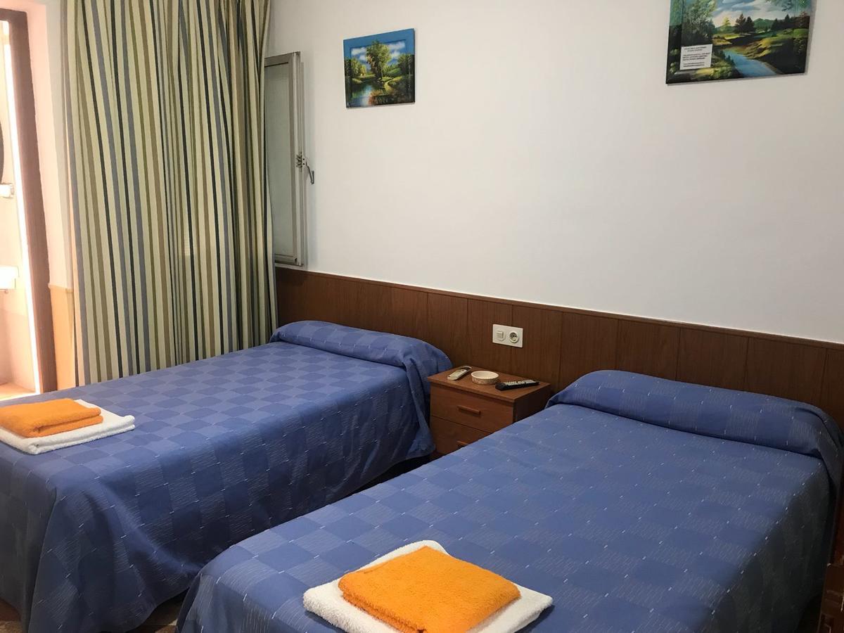 Hostal Bar San Pedro Mairena De Alcor Ngoại thất bức ảnh