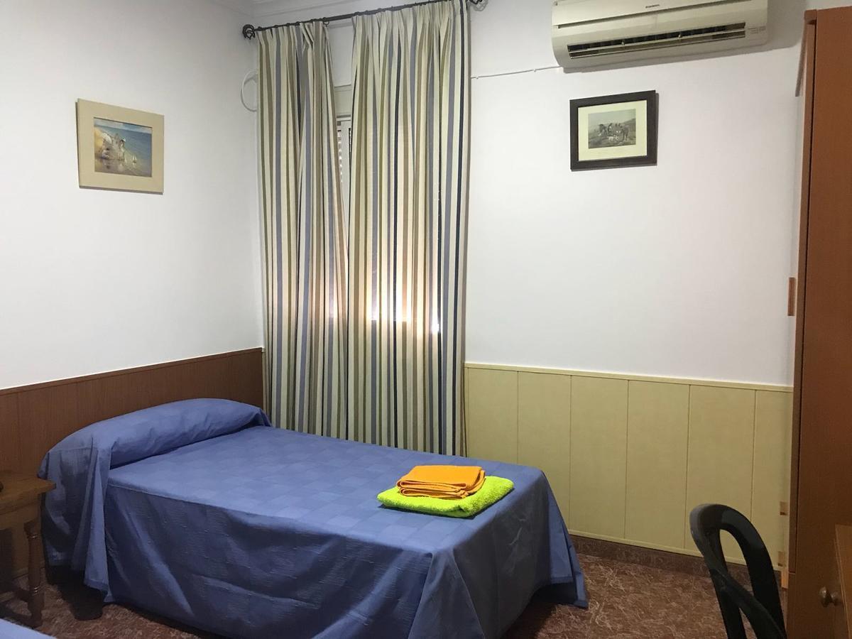 Hostal Bar San Pedro Mairena De Alcor Ngoại thất bức ảnh