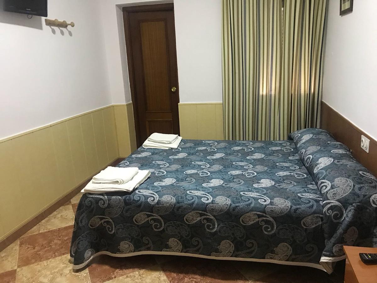 Hostal Bar San Pedro Mairena De Alcor Ngoại thất bức ảnh
