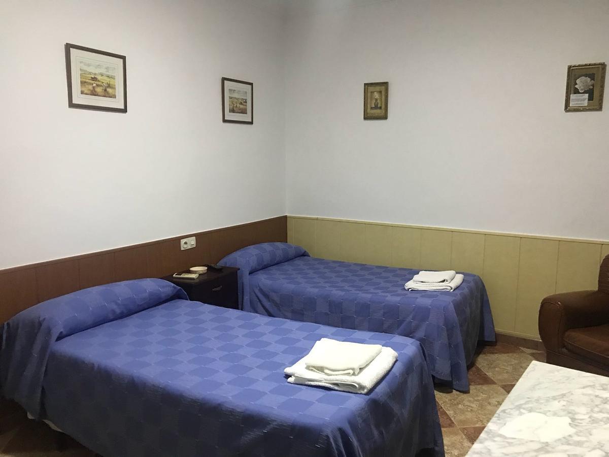 Hostal Bar San Pedro Mairena De Alcor Ngoại thất bức ảnh