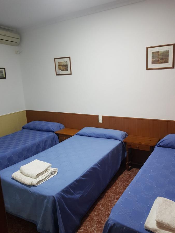 Hostal Bar San Pedro Mairena De Alcor Ngoại thất bức ảnh