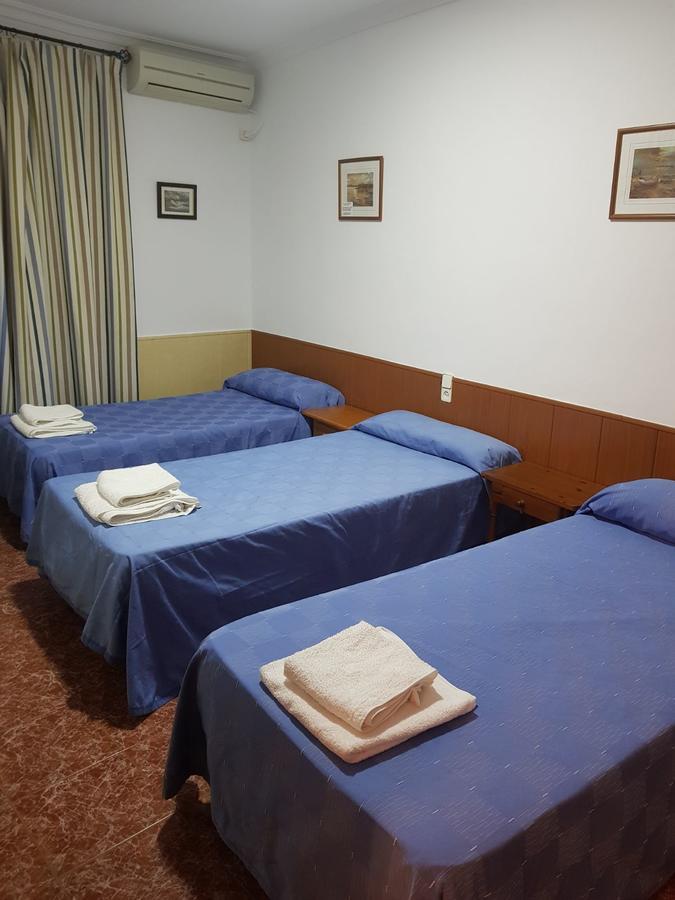 Hostal Bar San Pedro Mairena De Alcor Ngoại thất bức ảnh